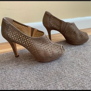 Paul Green Passion Bronze Heels size 7.5